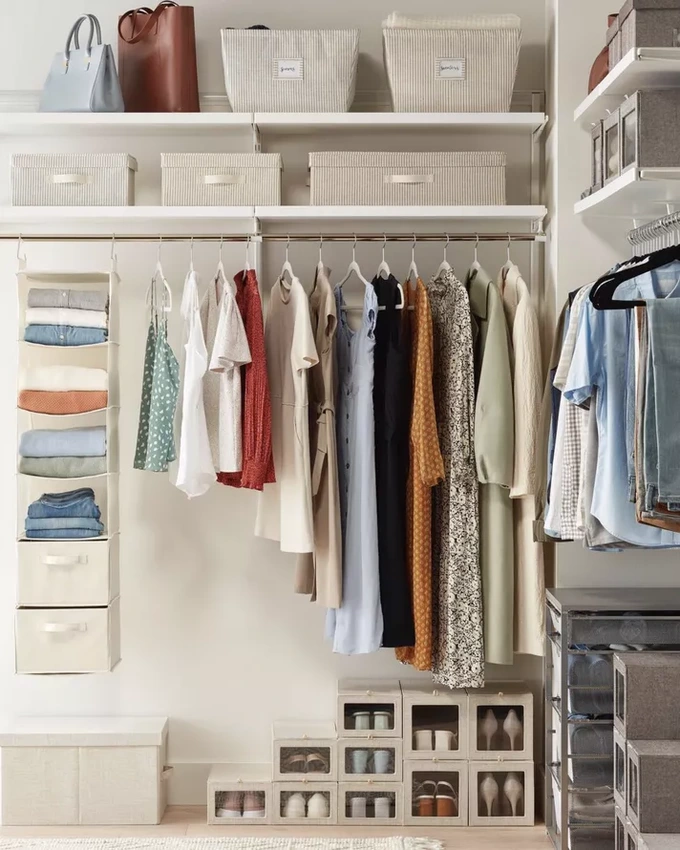 6 mẹo đơn giản để làm tủ quần áo chứa được nhiều đồ  - 4